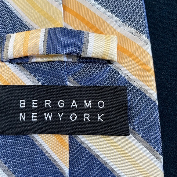 Beautiful Tie great for graduation or Father’s Day - Picture 2 of 4